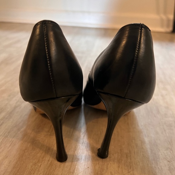 VINTAGE MANOLO BLAHNIK BLACK POINTED TOE KITTEN HEELS - Picture 5 of 8